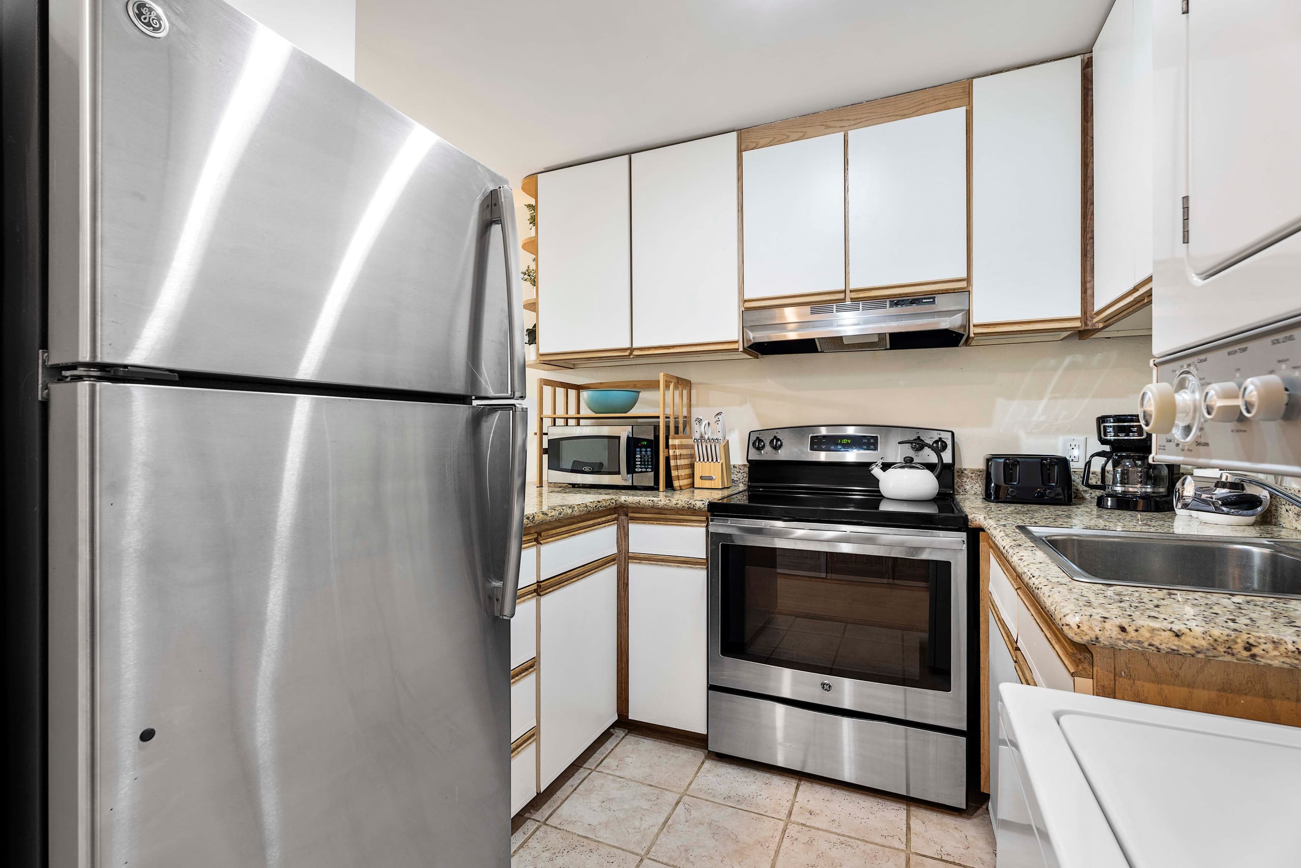 Coastal Elegance Kona Isle. Level Entry. Wi-Fi. - Image 10