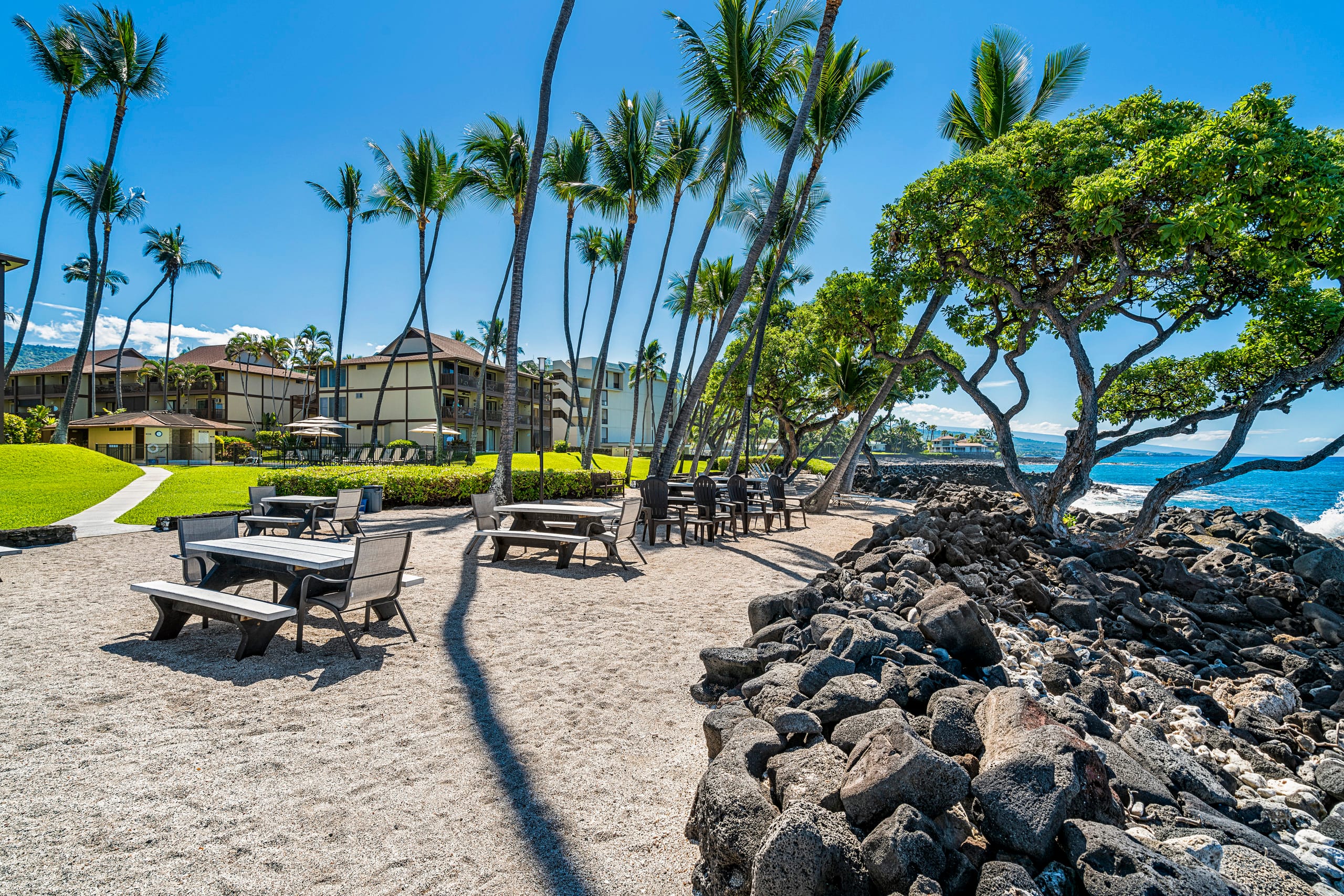 Coastal Elegance Kona Isle. Level Entry. Wi-Fi. - Image 28