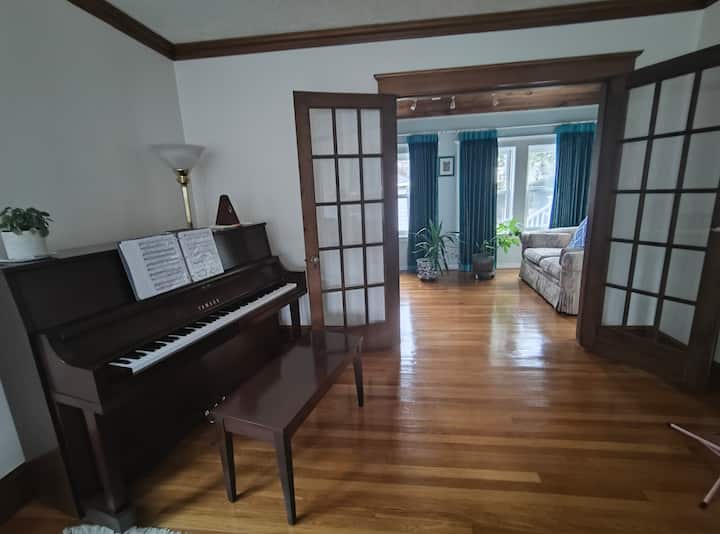 Easy Access To Golf Course, Beach, And Shops - Marblehead, MA