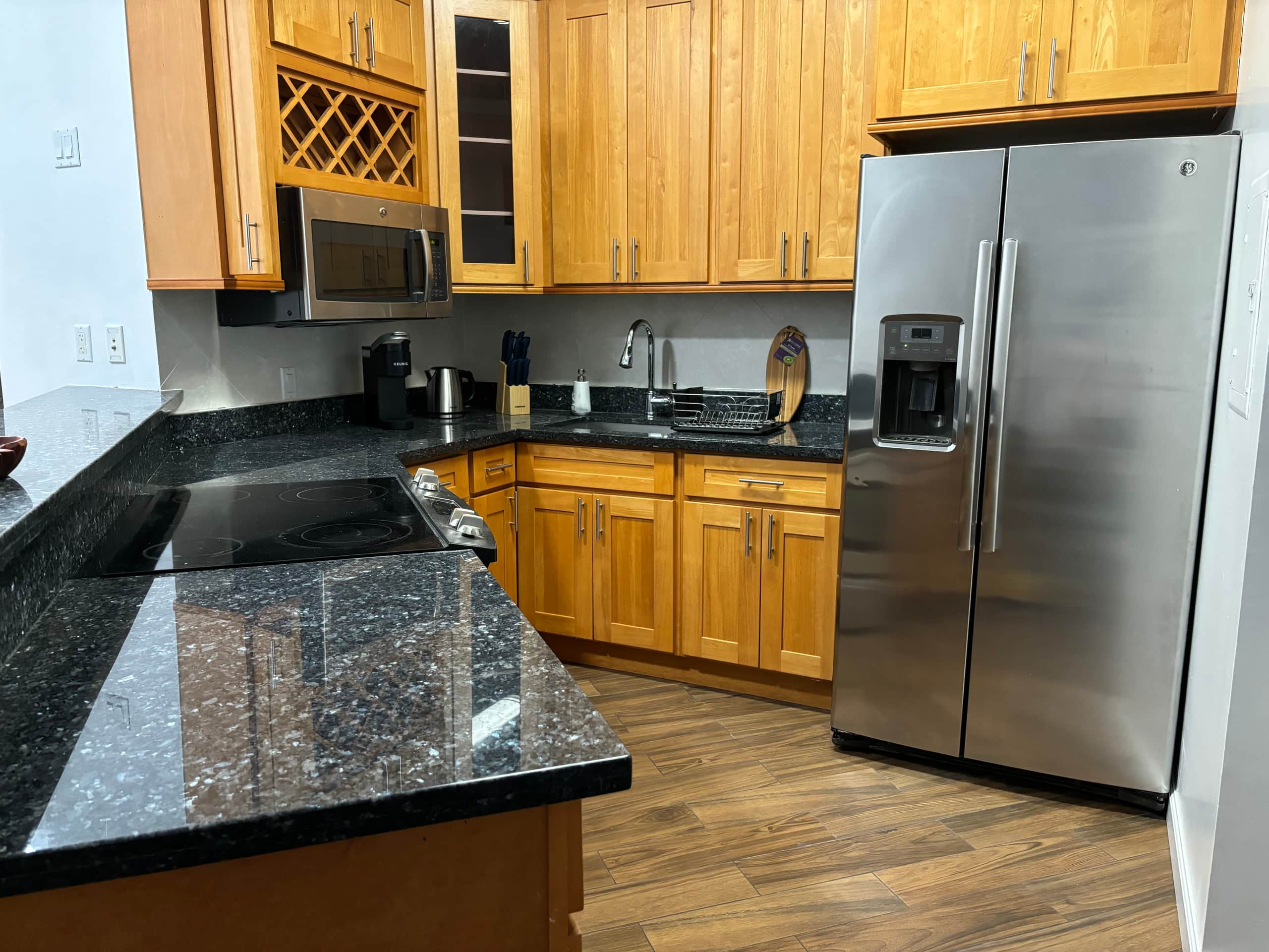 2BR Super Patio W/Free Parking - Image 6