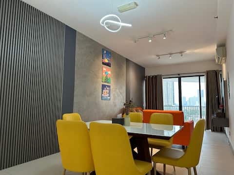 NEW 3BR/2 Car Park with karaoke set @TheLandmark