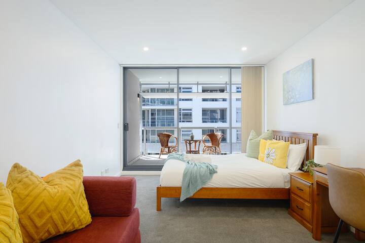 Live On the Iconic Sydney CBD Wharf with family gallery image 3