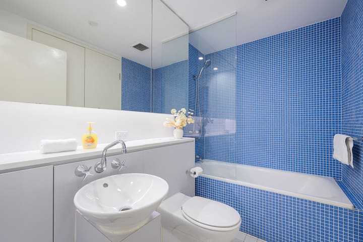 Live On the Iconic Sydney CBD Wharf with family gallery image 4