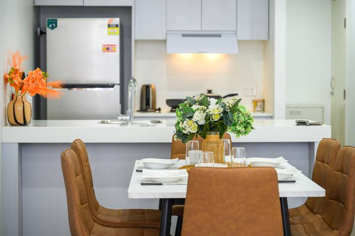 Live On the Iconic Sydney CBD Wharf with family gallery image 5