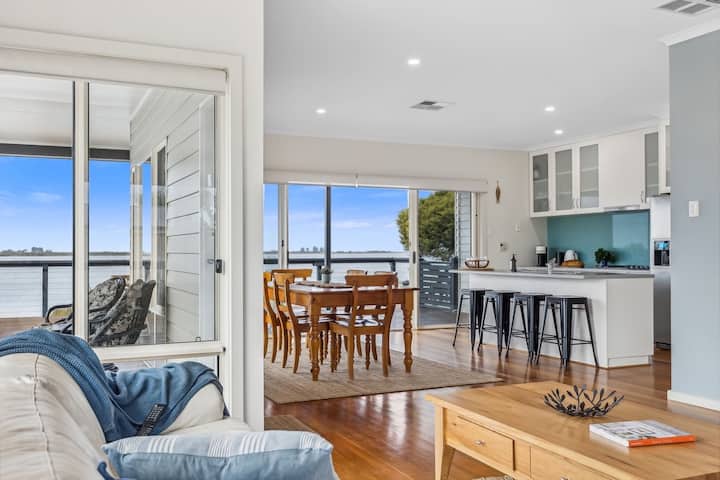 Mundoo Sunrise - Waterfront Home - Hindmarsh Island