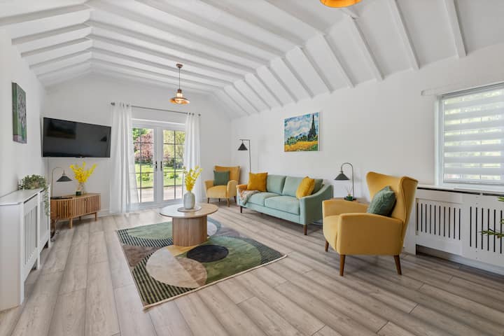 Spa Cottage With Mineral Water - Stamford