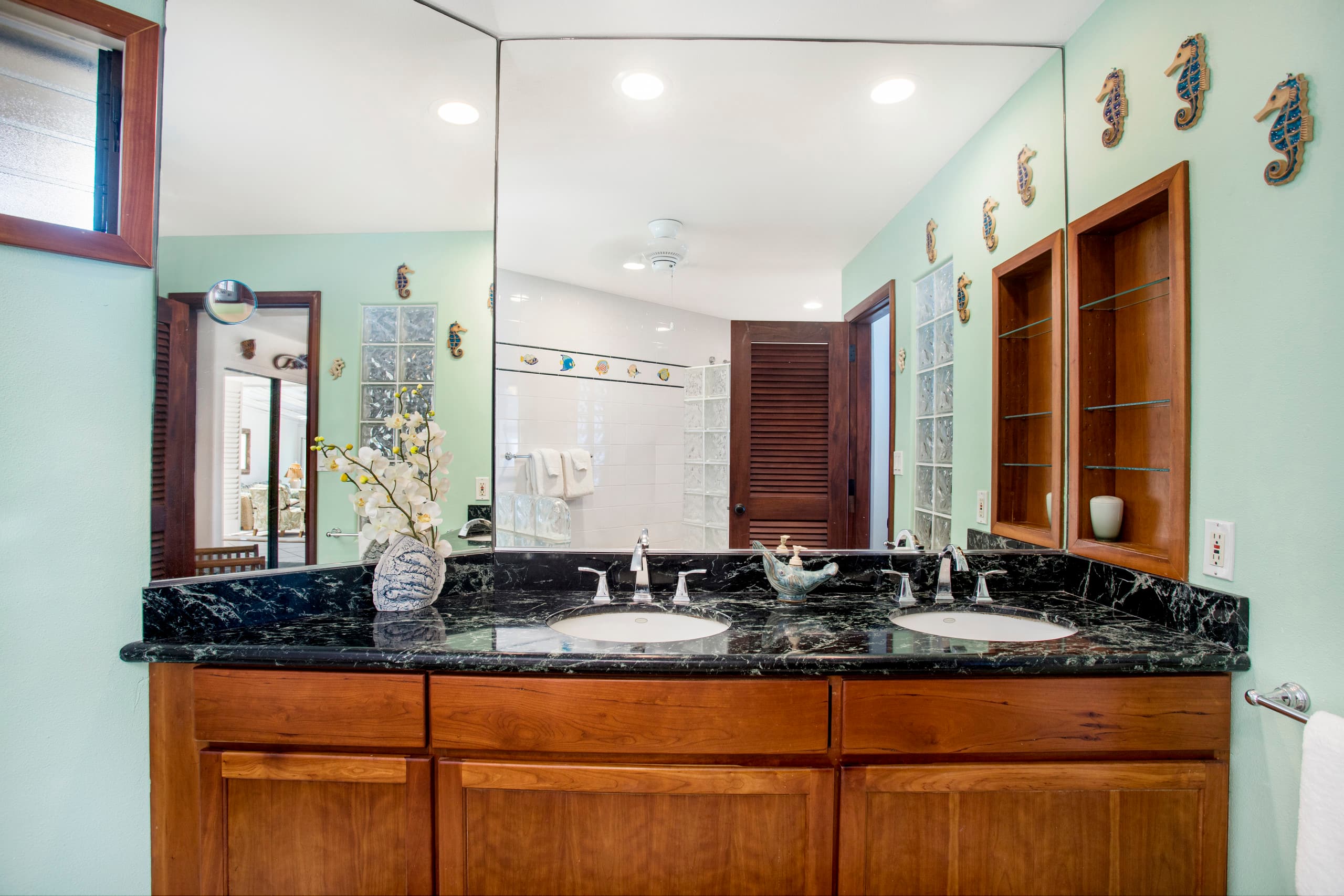Luxury Oceanfront Condo includes 1 Hotel Amenities - Image 32