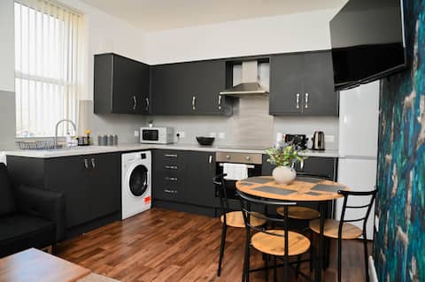 Failsworth Stylish 1-Bed - Secure Parking & WiFi