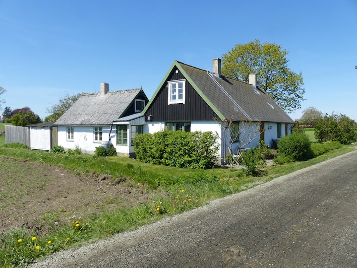 Charmig Länga På Ostört Läge ! - Tomelilla