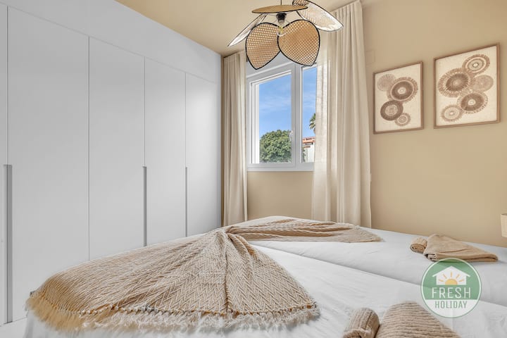 Relájate en tu acogedora habitación