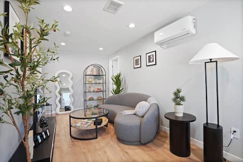 Modern Oasis w/ Free Parking Near Monrovia Canyon