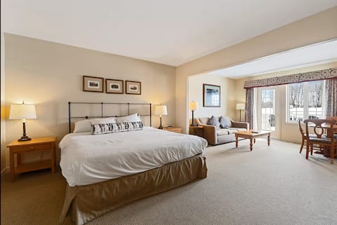 Luxury Horseshoe resort style- Near Vetta spa