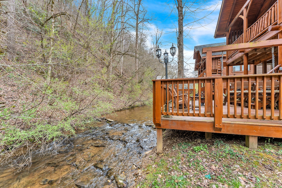 Creekside Getaway