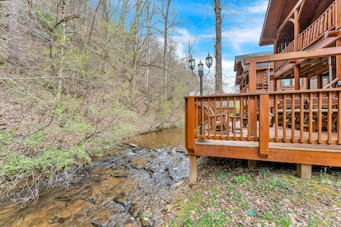 Creekside Getaway cabin in Pigeon Forge - Photo 2