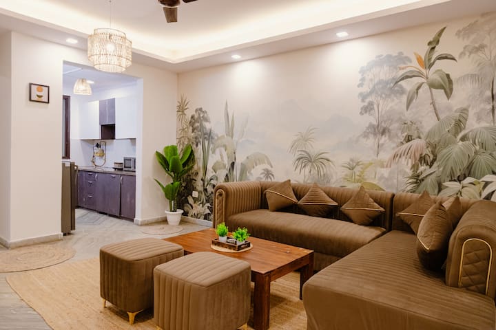 Vibrant 3BHK Oasis in Chhatarpur