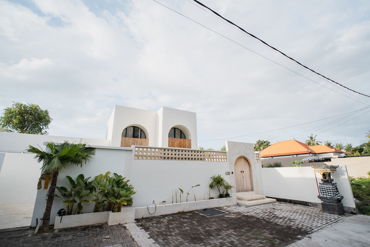 Grace Villa Lovina with Pool photo 10