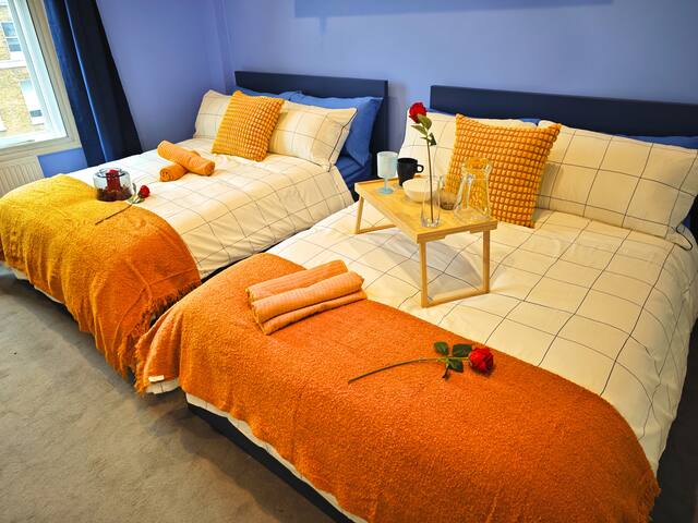 Luxury 3-Bed Flat – 1min from Baker Street Station gallery image 2