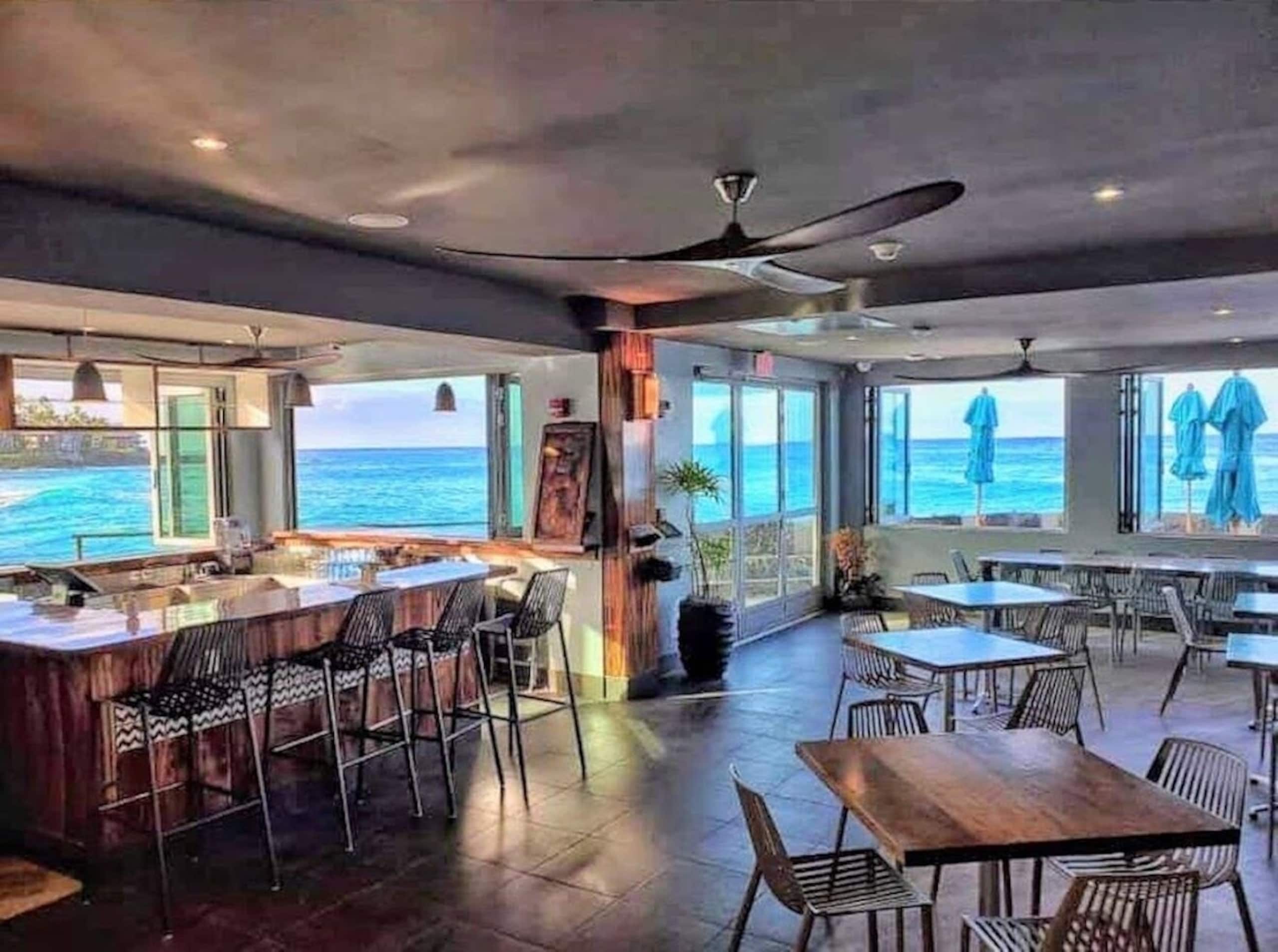 Condo in Kailua-Kona · ★4.33 · 1 bedroom · 2 beds · 1 private bath - Image 12