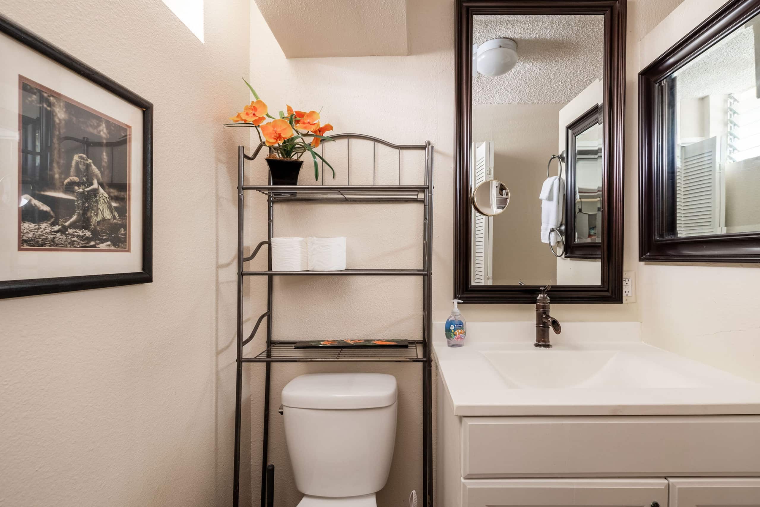 Condo in Kailua-Kona · ★4.33 · 1 bedroom · 2 beds · 1 private bath - Image 7