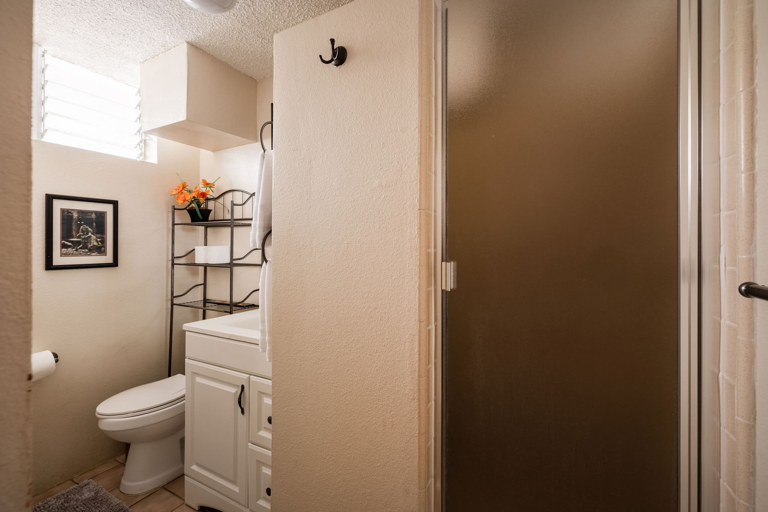 Condo in Kailua-Kona · ★4.33 · 1 bedroom · 2 beds · 1 private bath - Image 8