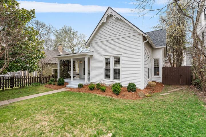 Large Home | Walk to 12 South W/Heated Pool! gallery image 2