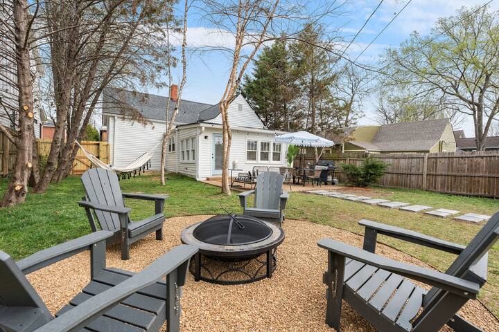 Large Home | Walk to 12 South W/Heated Pool! gallery image 3