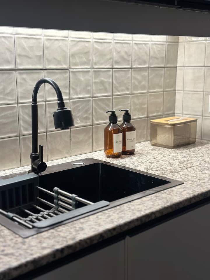Unit 1- Minimalist Unit (3 Min Walk-sm) *Near Road - San Fernando