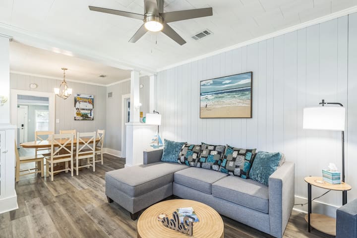 Downtown 3br | Game Room • Patio +Fire Pit • Fun! - Pensacola, FL