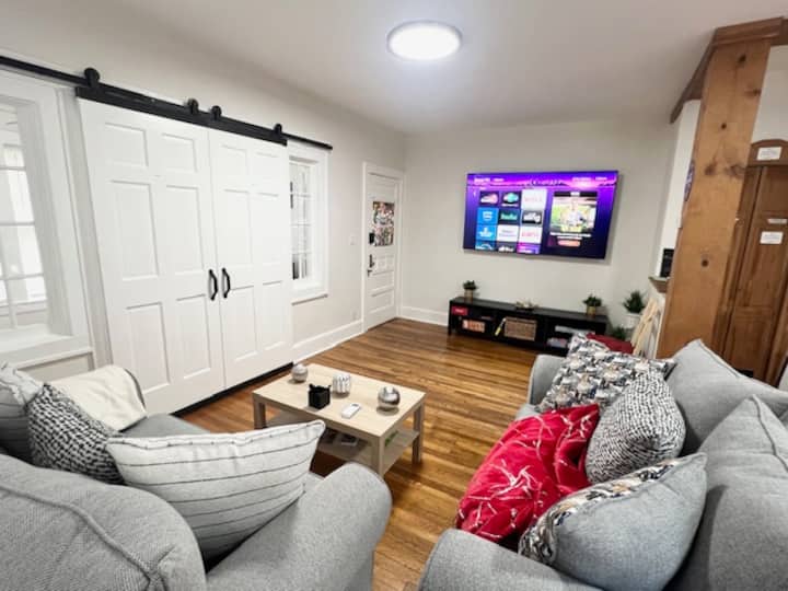 Cozy Home 5 Star Area W/parking - Albany, NY