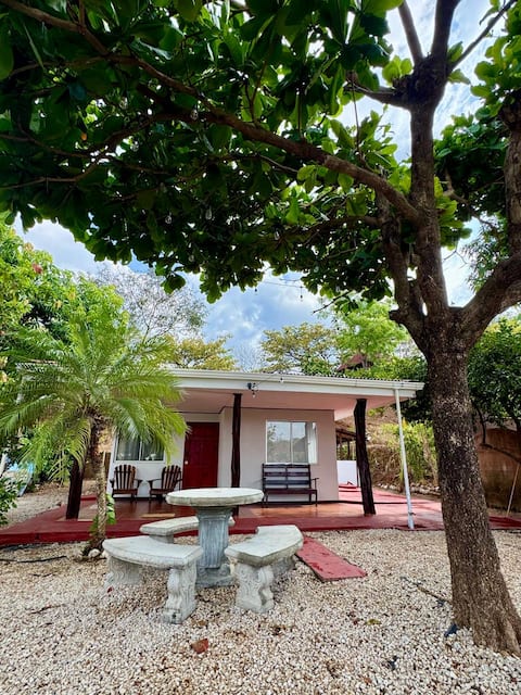 Casa Almendro - Cozy Private Beach Villa