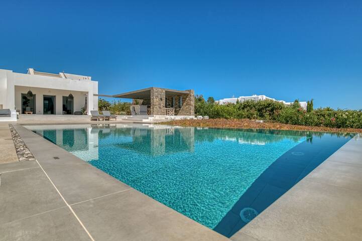 Amalthea Beachfront Luxury Villa – New on Airbnb gallery image 4