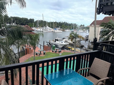 2 bedroom Apartment on the Bay