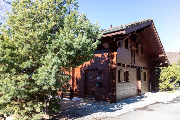 The Stag’s Chalet by Gryon Luxury, quiet area gallery image 2