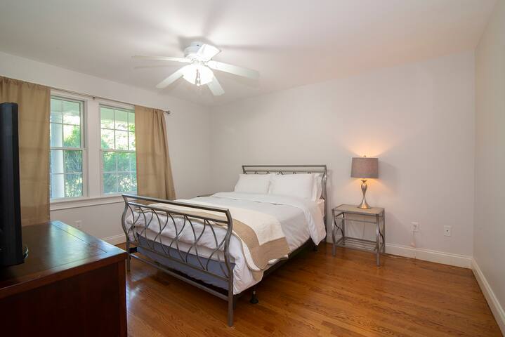 Gorgeous Pool Oasis gallery image 4