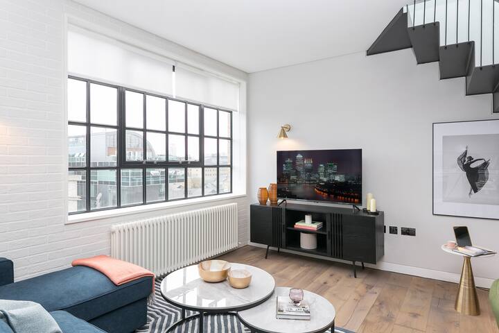 Elegant 2BR penthouse w/ spacious terrace gallery image 3