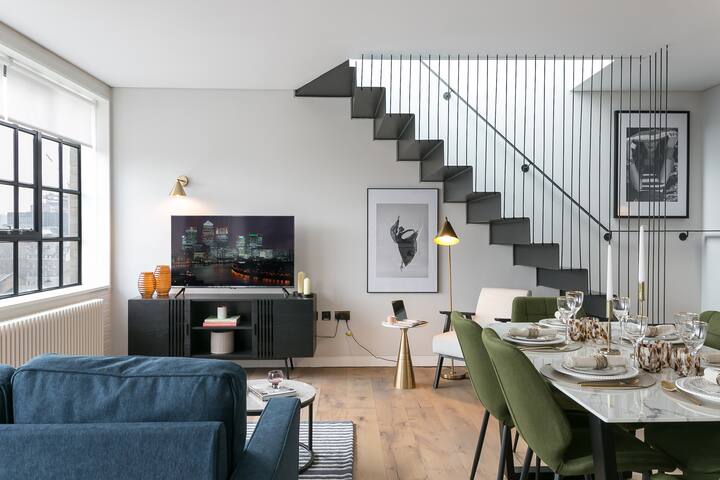 Elegant 2BR penthouse w/ spacious terrace gallery image 2