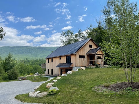 Skyline Cabin-Hot Tub, Fire Pit, Views, Manchester