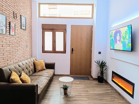 "Live the Exclusive" Industrial Studio in Segorbe