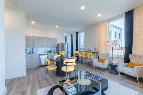 Bright & Bold+NYC View, Sleep 13, Park 2 cars FREE