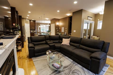 Popular Airbnb listing: Quiet Upscale 3BR Home w/ Yard in University Heights Sector