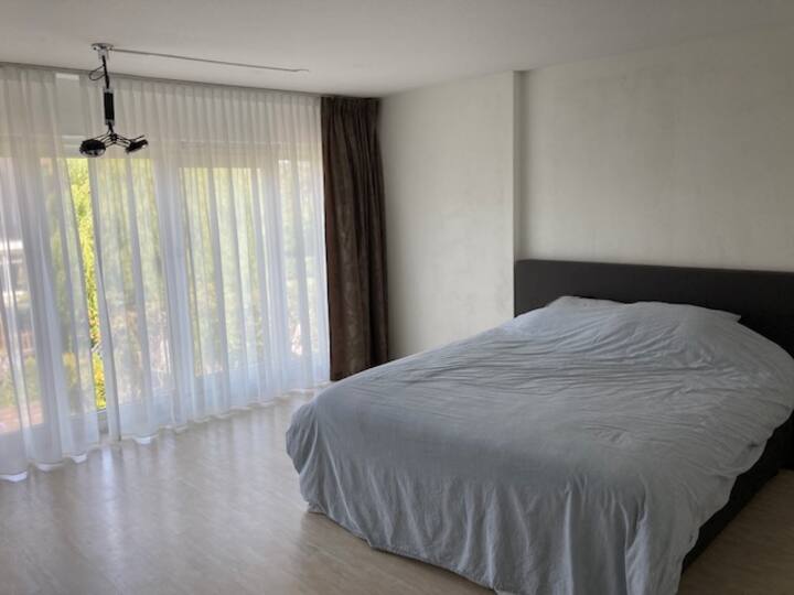 غرفة النوم الرئيسية