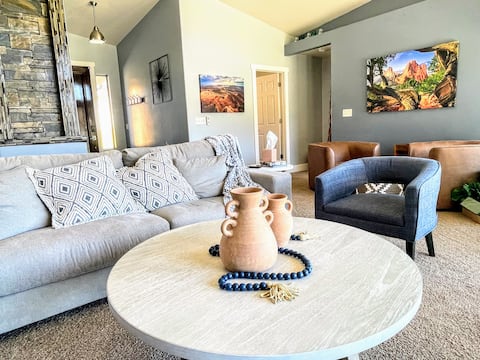 Top performing Airbnb: MtnViews-Mini Golf-Hot Tub-Bocce-Pool Table-3000sf in Spanish Valley