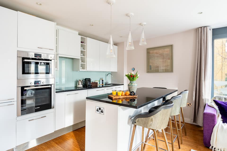 The Notting Hill Room — private room with private bathroom in a stylish Notting Hill flat