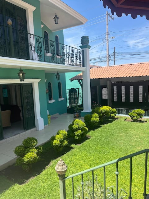 Beautiful and spacious house with garden and 2 garages