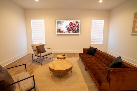 Successful Airbnb property: Houston 4BR | Rooftop + Downtown Views in Near Northside