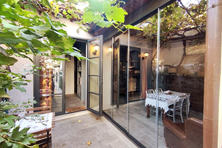 Loft & Patio Under The Vineyard - Florence