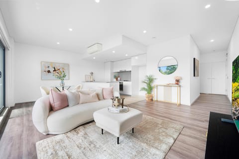 Bright & Elegant 2BR with 2 Parking in Mascot
