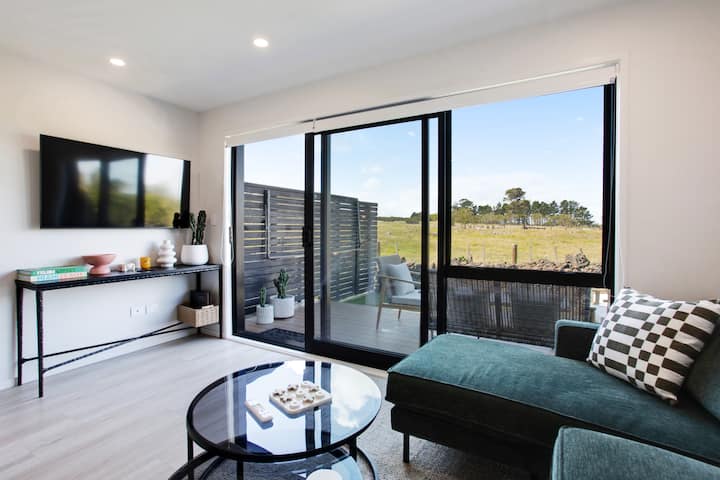 Modern Townhouse By Mangere Mountain Near Airport - Auckland
