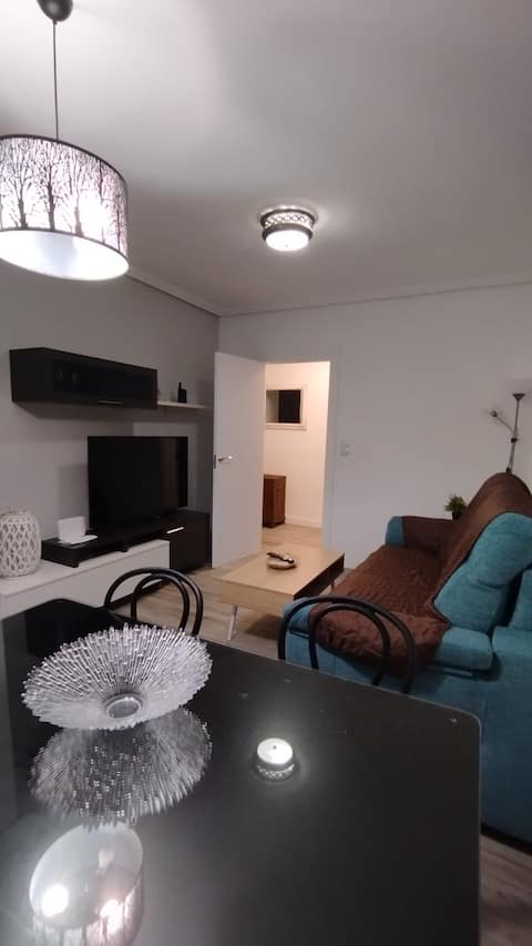 Downtown Deluxe Apartment with Air Conditioning