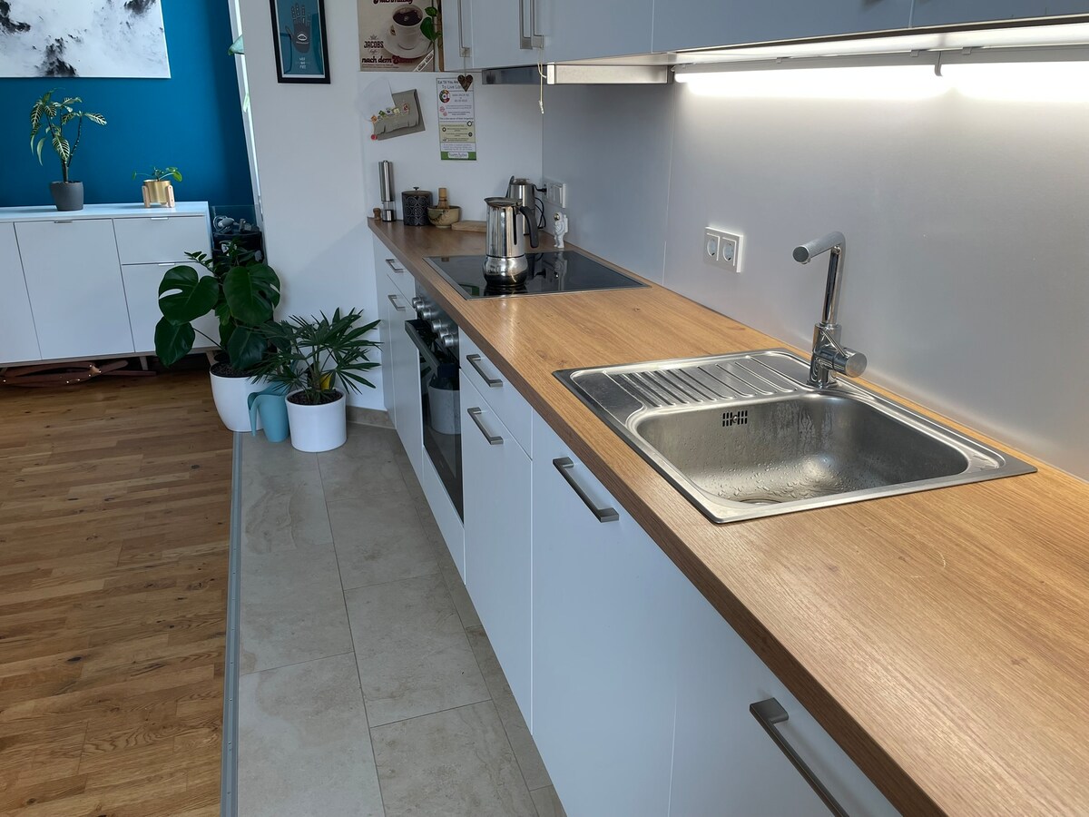 Popular Airbnb listing: Central, modern 60 m² apartment with kitchen-living room in Neuhausen